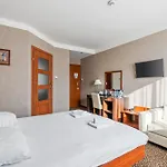 Diament Katowice - Siemianowice ホテル Siemianowice Śląskie